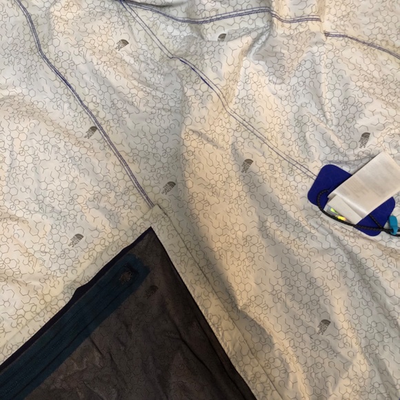 Liightweight Rain Jacket - Picture 6 of 6